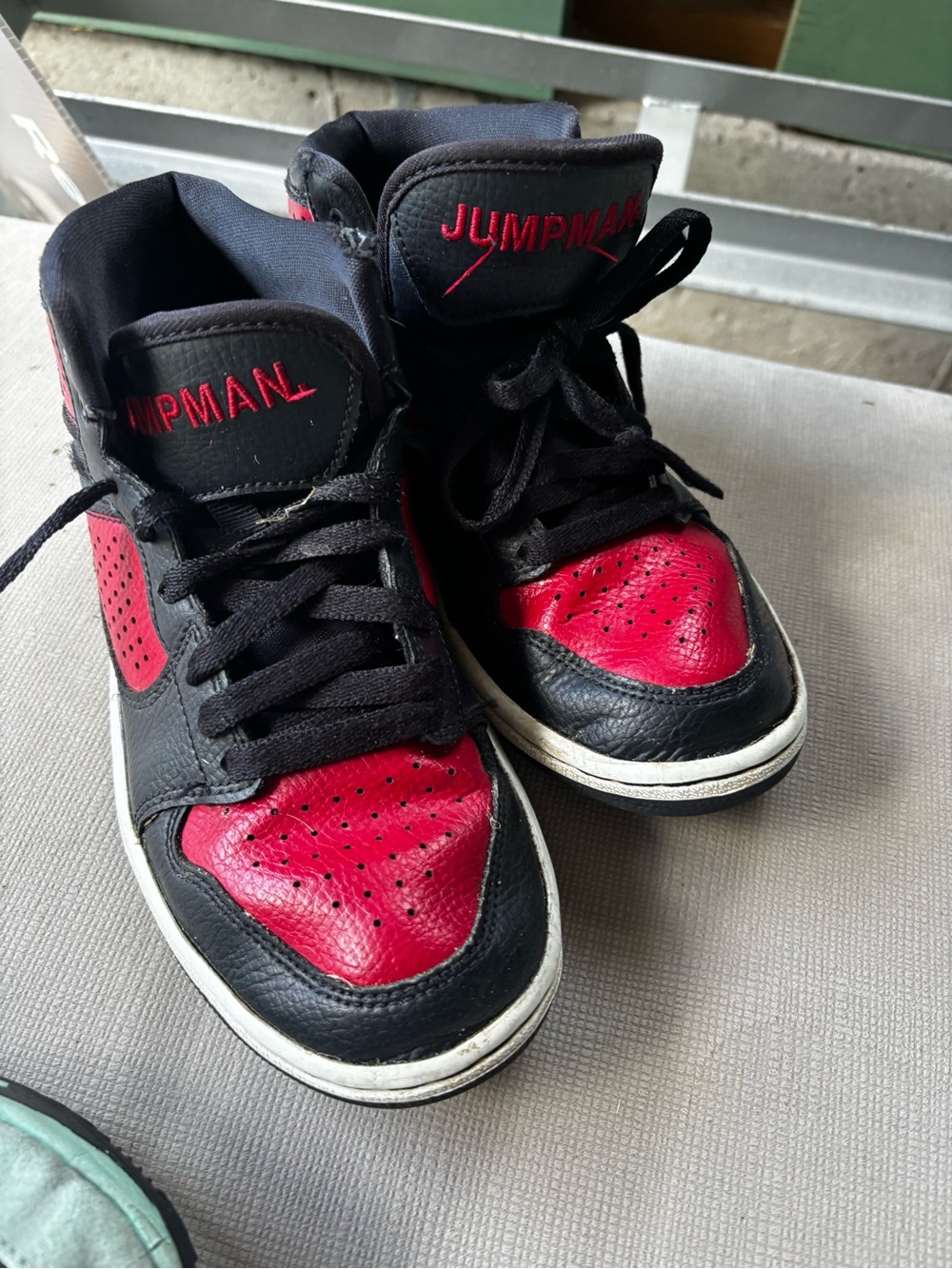Nike Kids Black and Red   High-Top Sneakers